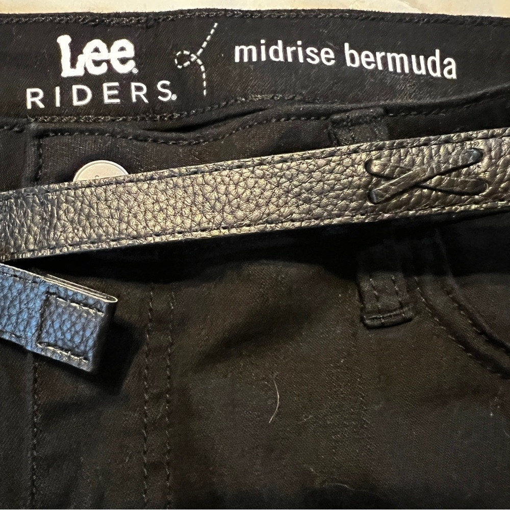 Riders by Lee Black Denim Shorts Sz 16 with 36" Waist with Classic Design - Picture 4 of 4